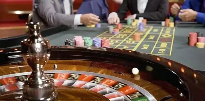Skema pembayaran Sweet Bonanza menampilkan nilai simbol, tabel RTP, dan penjelasan fitur Tumble dan Scatter